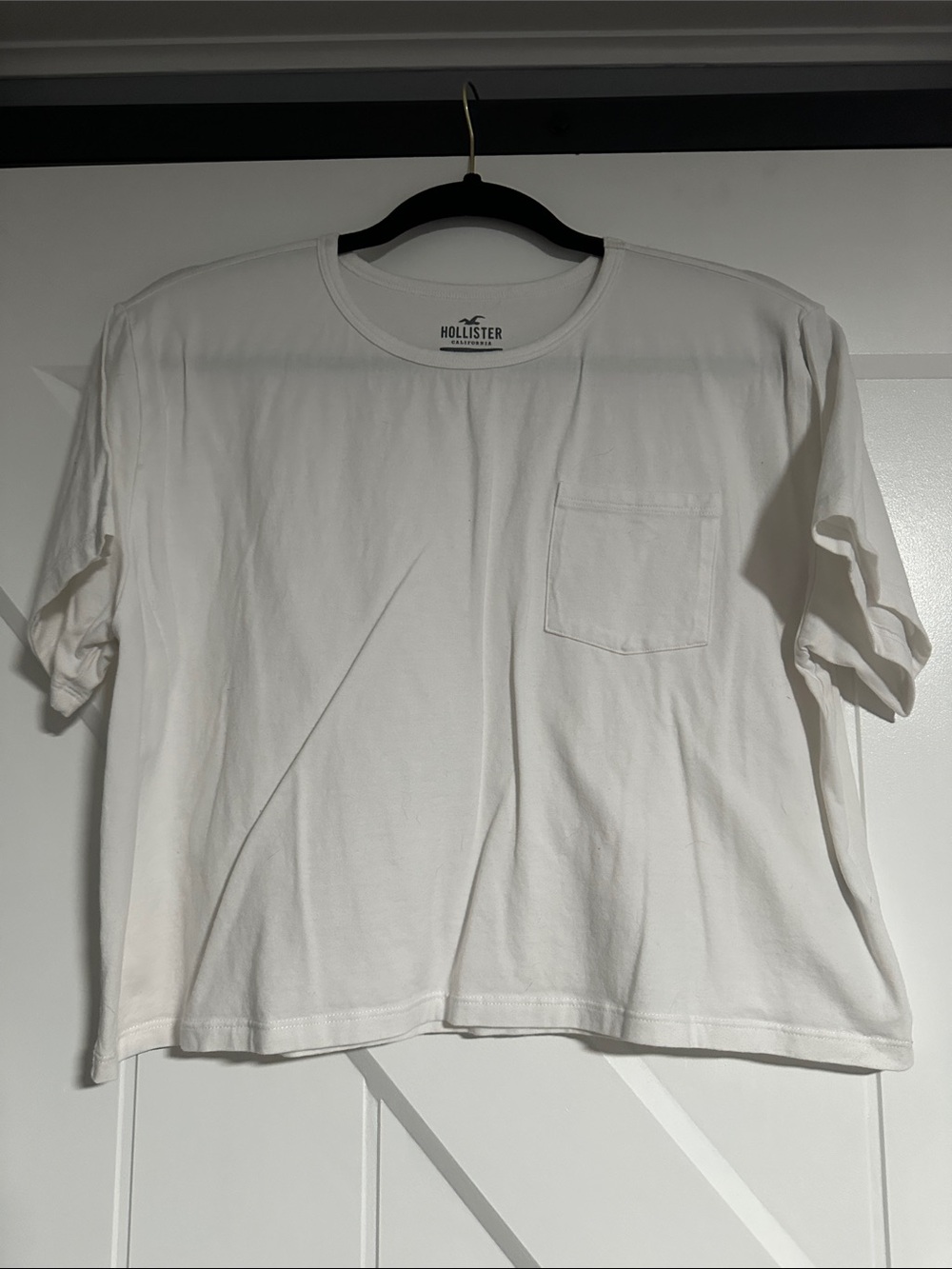 Hollister Men's White Crew Neck Pocket Tee